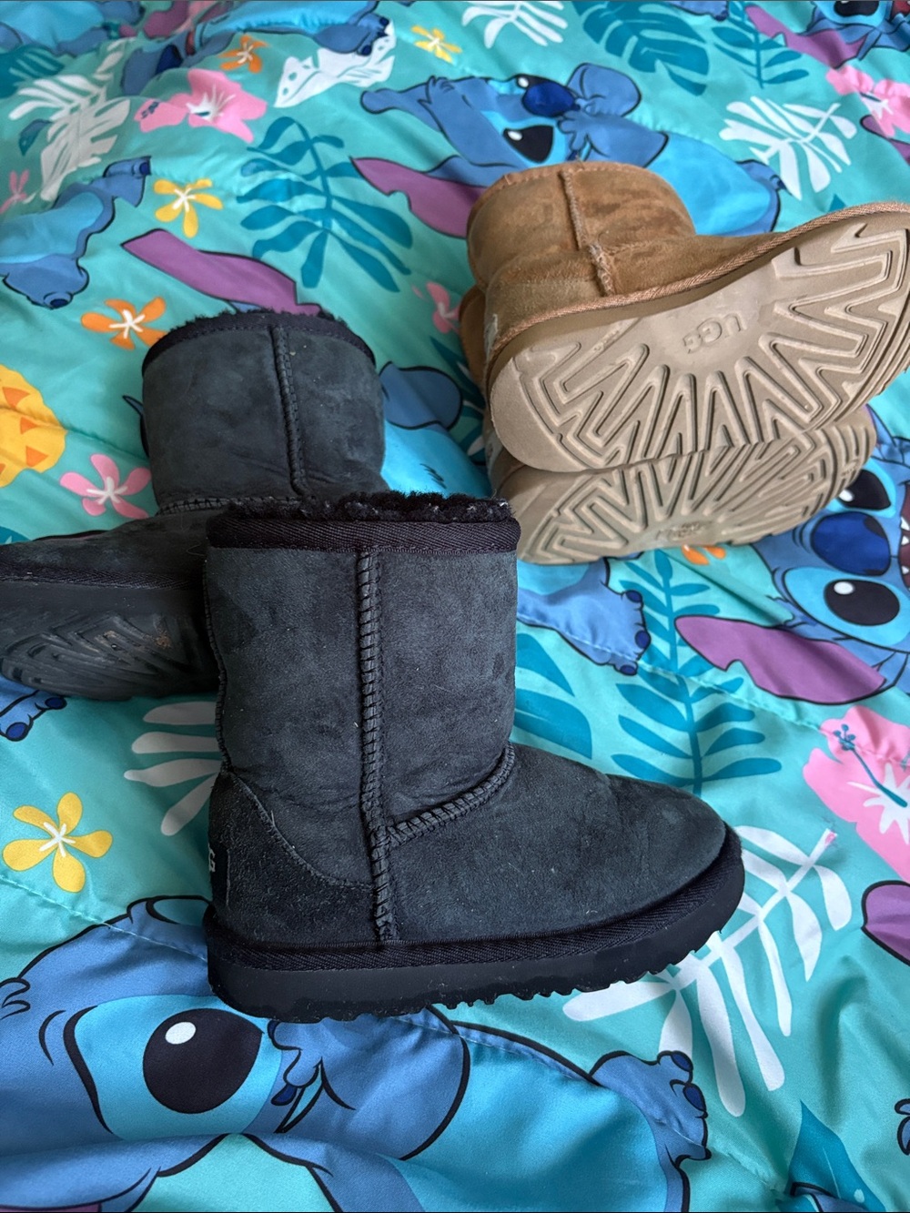 UGG Classic Short Boots - Chestnut and Black Pairs - Picture 12 of 16
